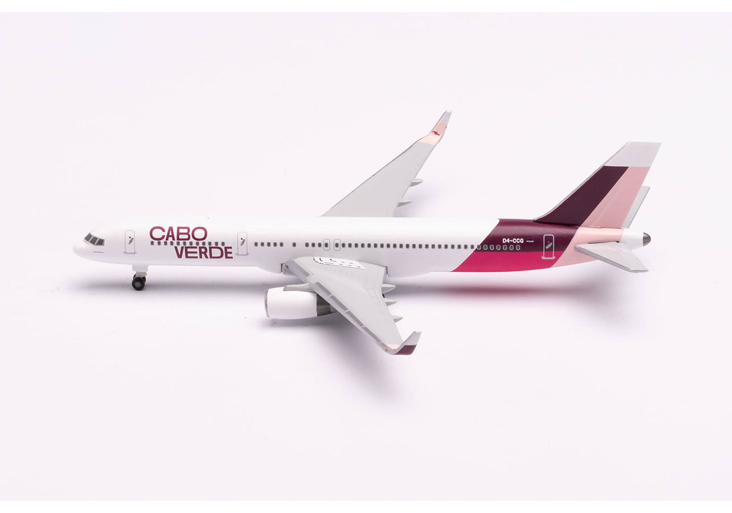 1/500 Cabo Verde Airlines Boeing 757-200 Island of Santiago Colors D4-CCG "Baía de Tarrafal"