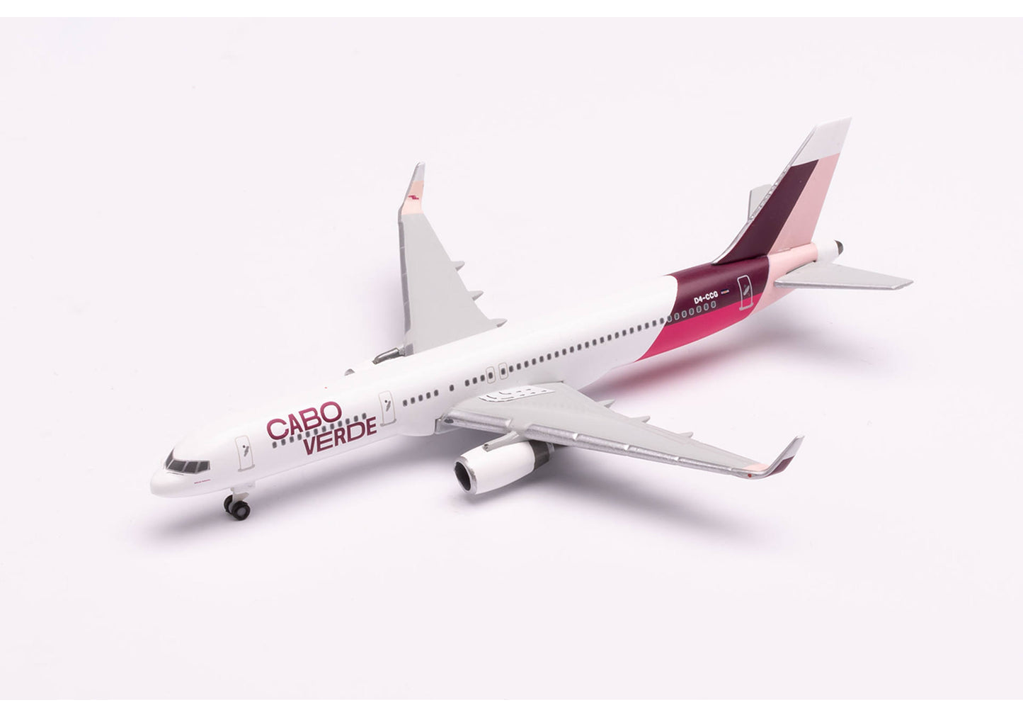 1/500 Cabo Verde Airlines Boeing 757-200 Island of Santiago Colors D4-CCG "Baía de Tarrafal"
