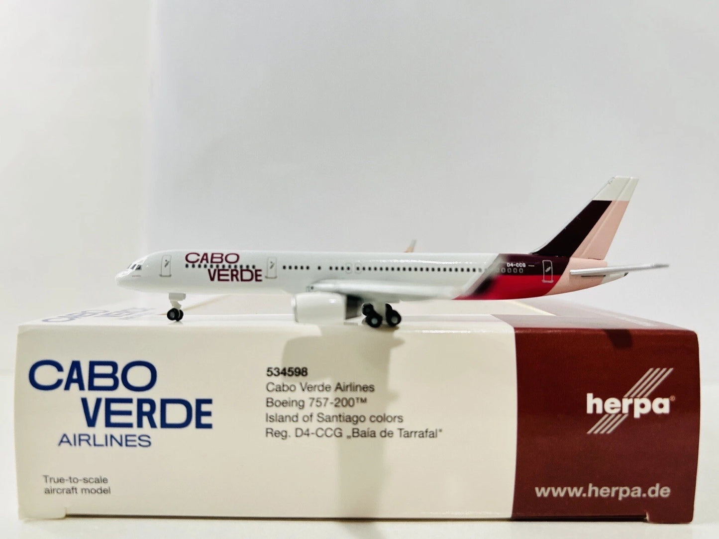 1/500 Cabo Verde Airlines Boeing 757-200 Island of Santiago Colors D4-CCG "Baía de Tarrafal"