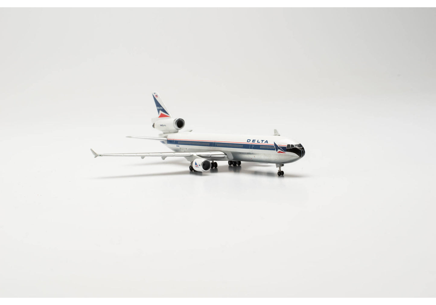 1/500 Delta Air Lines McDonnell Douglas MD-11 N806DE
