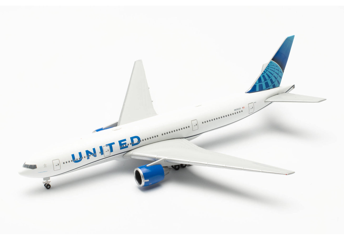 1/500 United Airlines Boeing 777-200 N69020