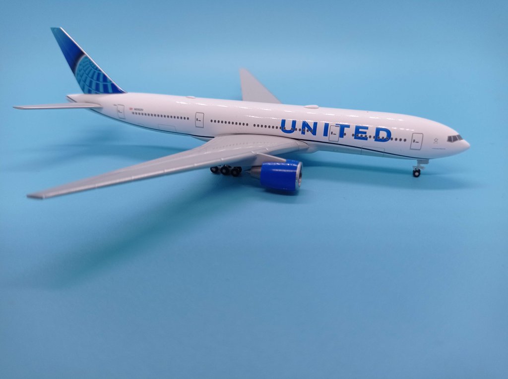 1/500 United Airlines Boeing 777-200 N69020