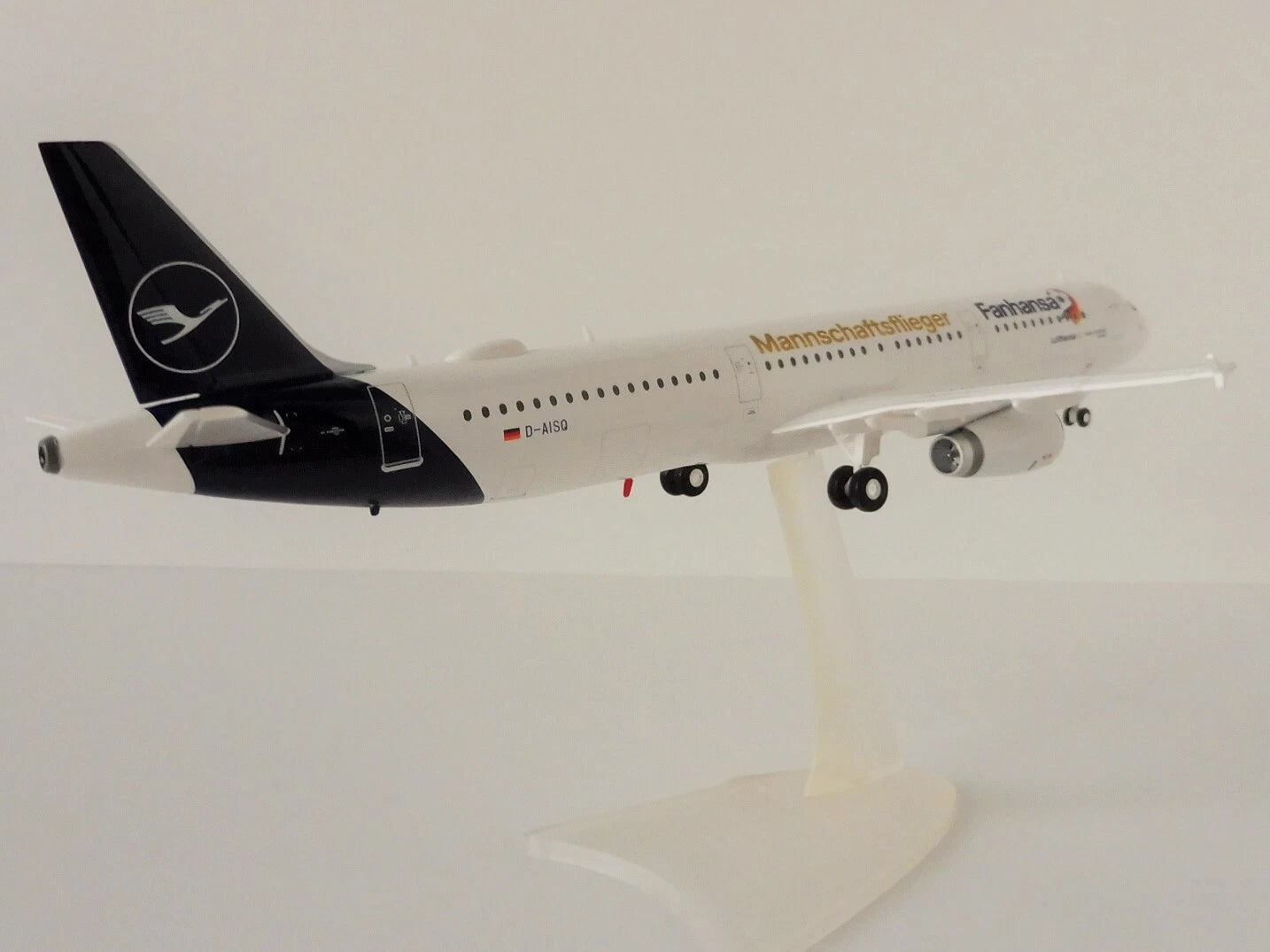 1/200 Lufthansa Airbus A321 "Fanhansa Team Plane" D-AISQ Lindau