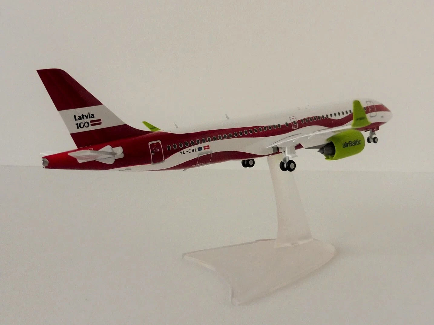 1/200 AirBaltic Airbus A220-300 "Latvia 100" YL-CSL