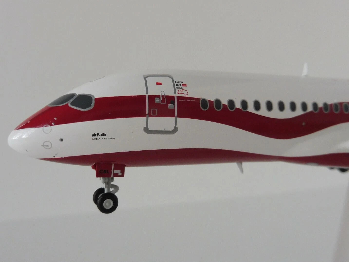 1/200 AirBaltic Airbus A220-300 "Latvia 100" YL-CSL