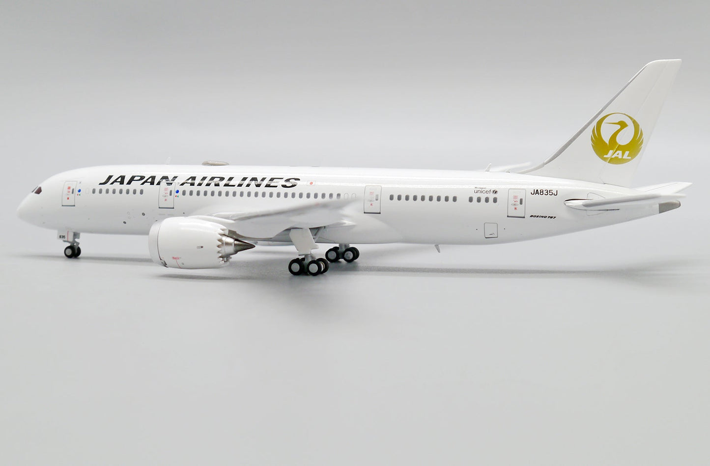 1/400 Japan Airlines B7878 (JA835J)