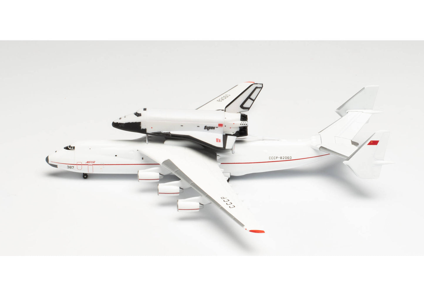1/400 Antonov AN-225 Mriya & RKK Energiya Buran Space Orbiter (OK-1.01) Set CCCP-82060
