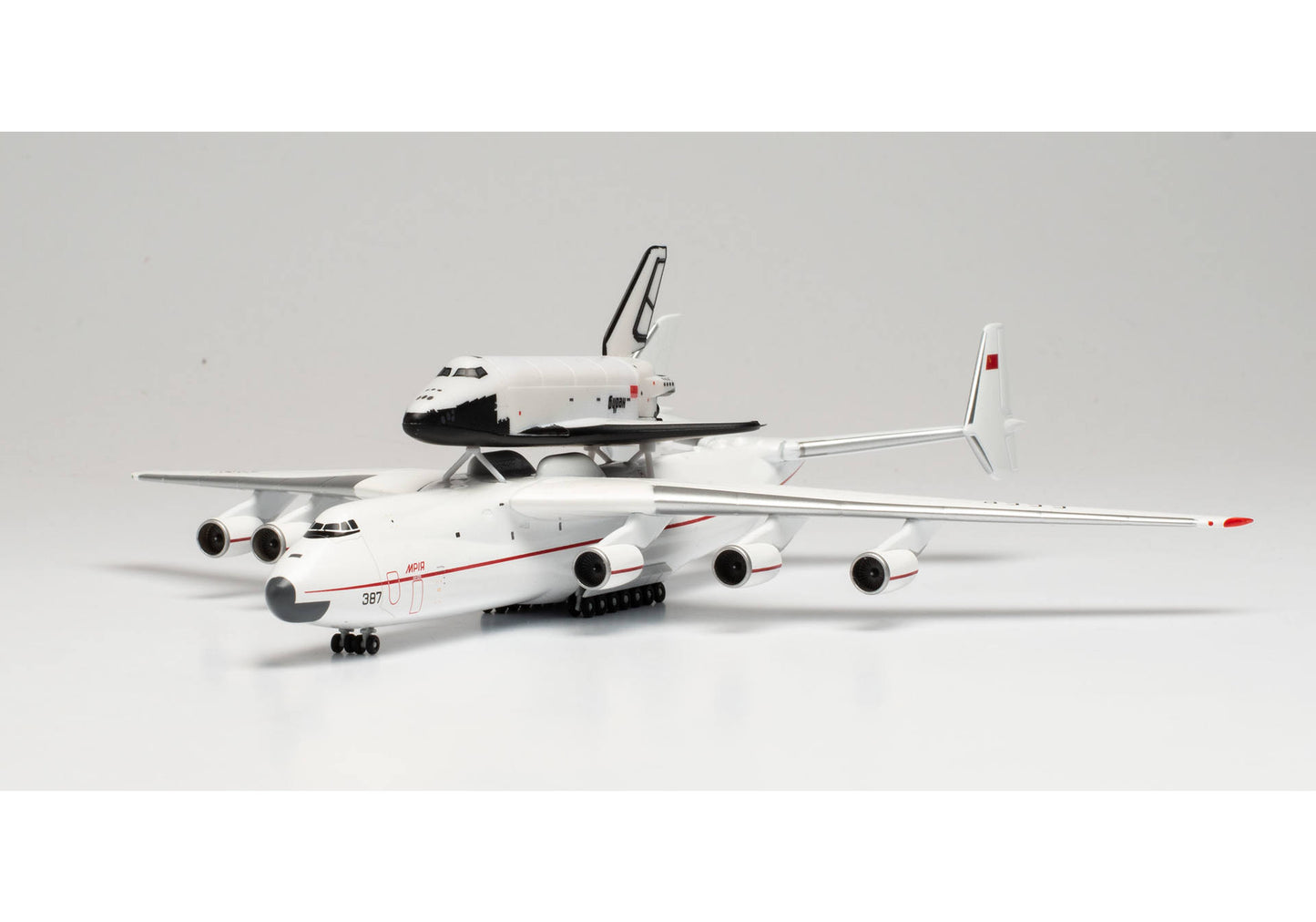 1/400 Antonov AN-225 Mriya & RKK Energiya Buran Space Orbiter (OK-1.01) Set CCCP-82060