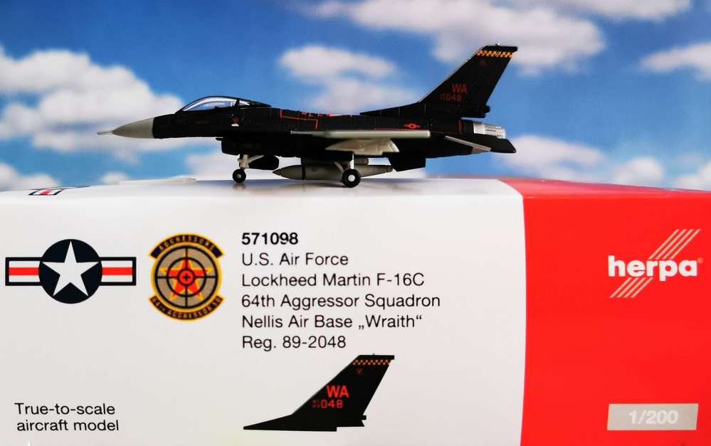 1/200 U.S. Air Force Lockheed Martin F-16C Fighting Falcon 64th Aggressor Squadron Nellis Air Base "Wraith" 89-2048