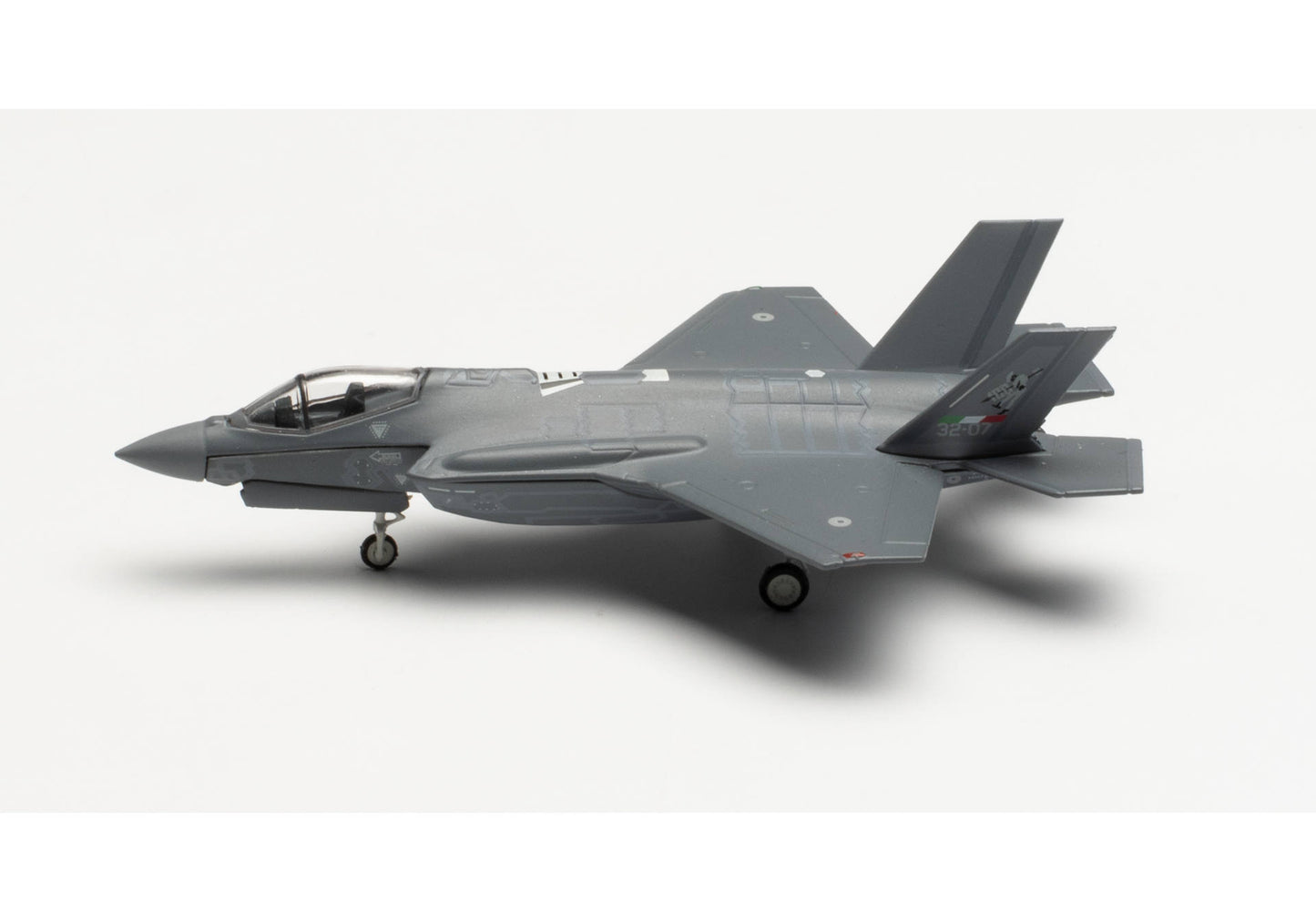 1/200 Italian Air Force Lockheed Martin F-35A Lightning II 32˚ Stormo 100th Anniversary 13˚ Grupo Amendola Air Base MM7357 / 32-07