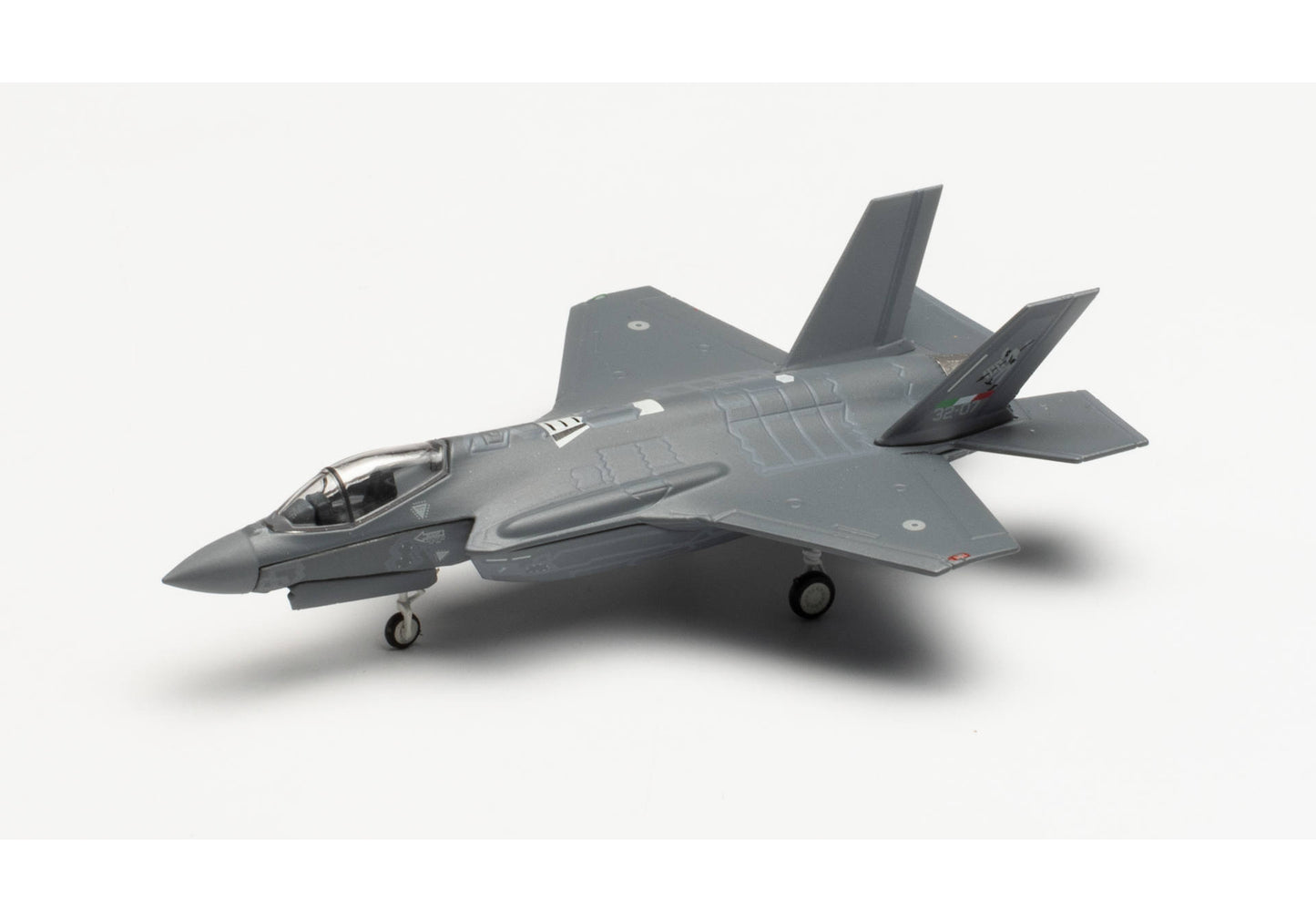 1/200 Italian Air Force Lockheed Martin F-35A Lightning II 32˚ Stormo 100th Anniversary 13˚ Grupo Amendola Air Base MM7357 / 32-07