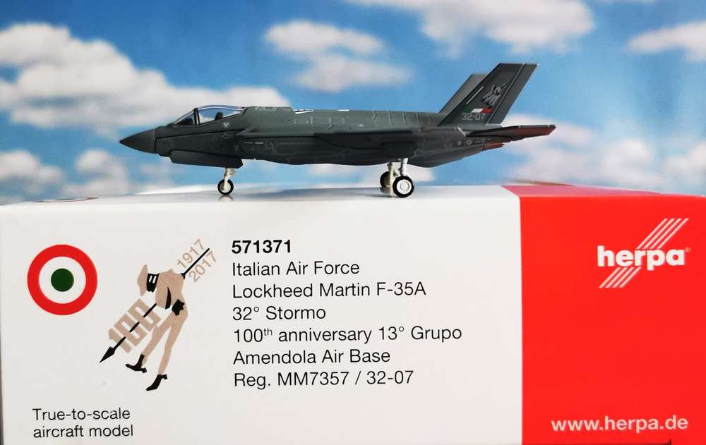 1/200 Italian Air Force Lockheed Martin F-35A Lightning II 32˚ Stormo 100th Anniversary 13˚ Grupo Amendola Air Base MM7357 / 32-07