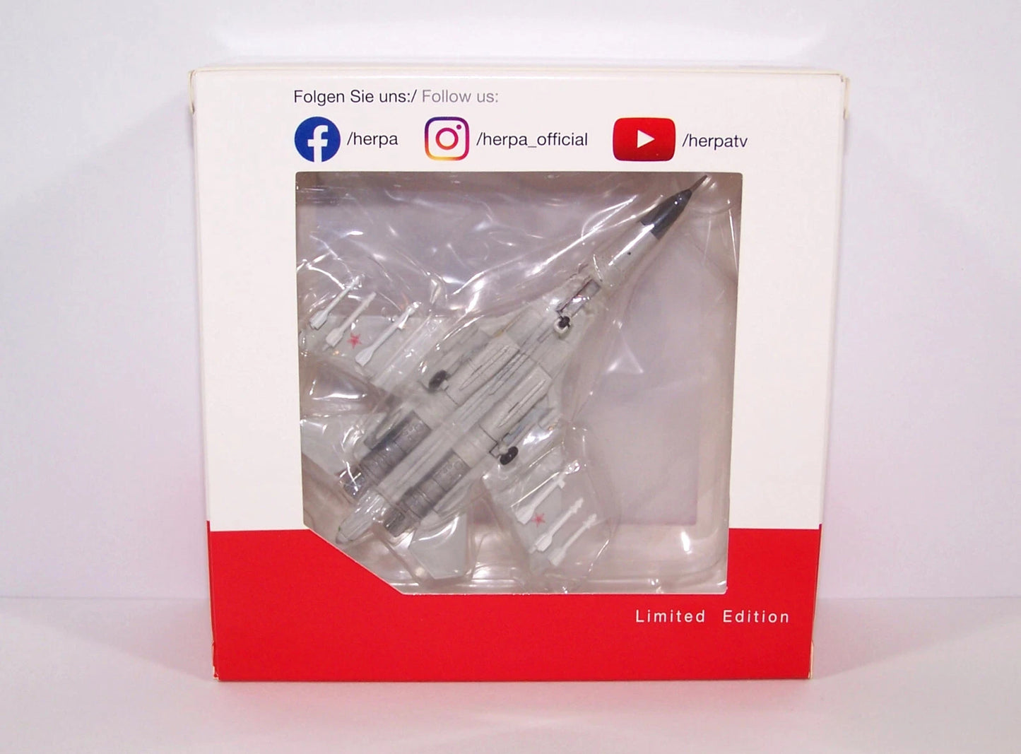 1/200 Sukhoi SU-27SM Demonstrator 305 Black