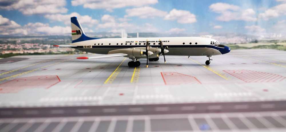 1/200 Malév Hungarian Airlines Ilyushin IL-18 Late Colors HA-MOF