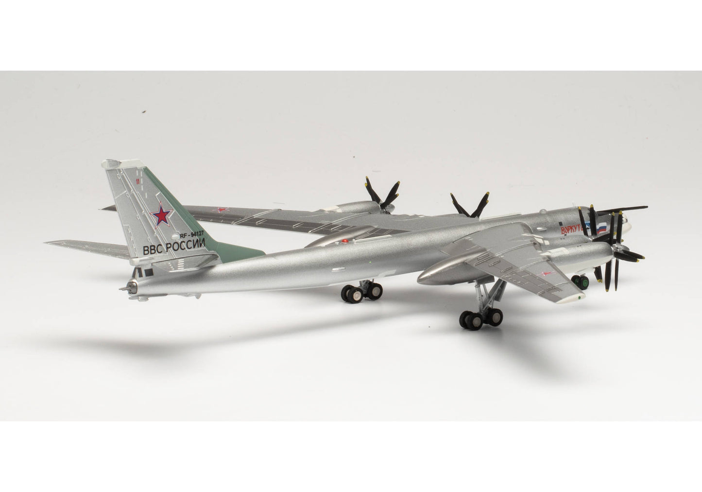 1/200 Russian Air Force Tupolev TU-95MS 184th Regiment / 6950th Donbass Red Banner Air Base Engels RF-94127 / 11 Red "Vorkuta"