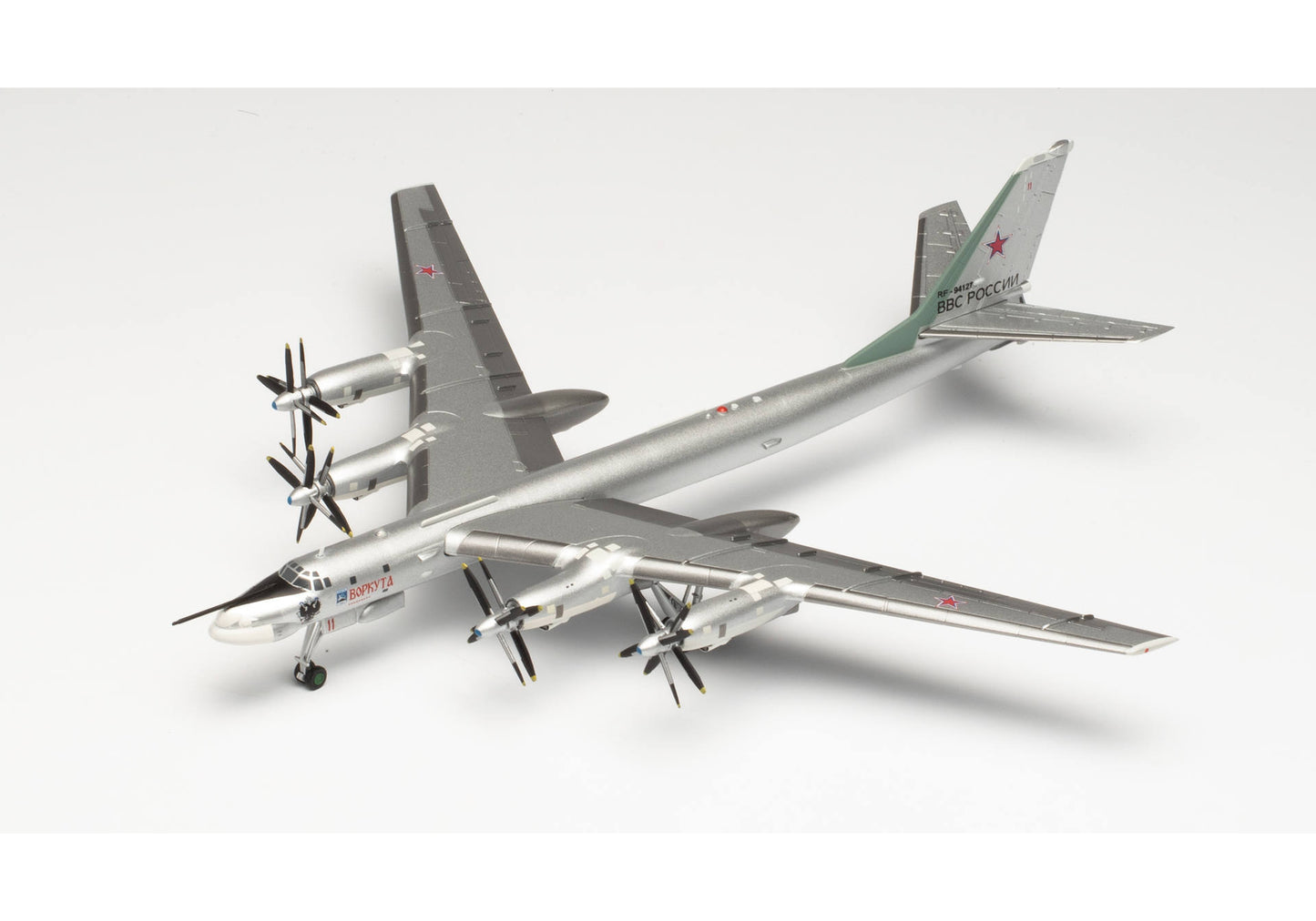 1/200 Russian Air Force Tupolev TU-95MS 184th Regiment / 6950th Donbass Red Banner Air Base Engels RF-94127 / 11 Red "Vorkuta"