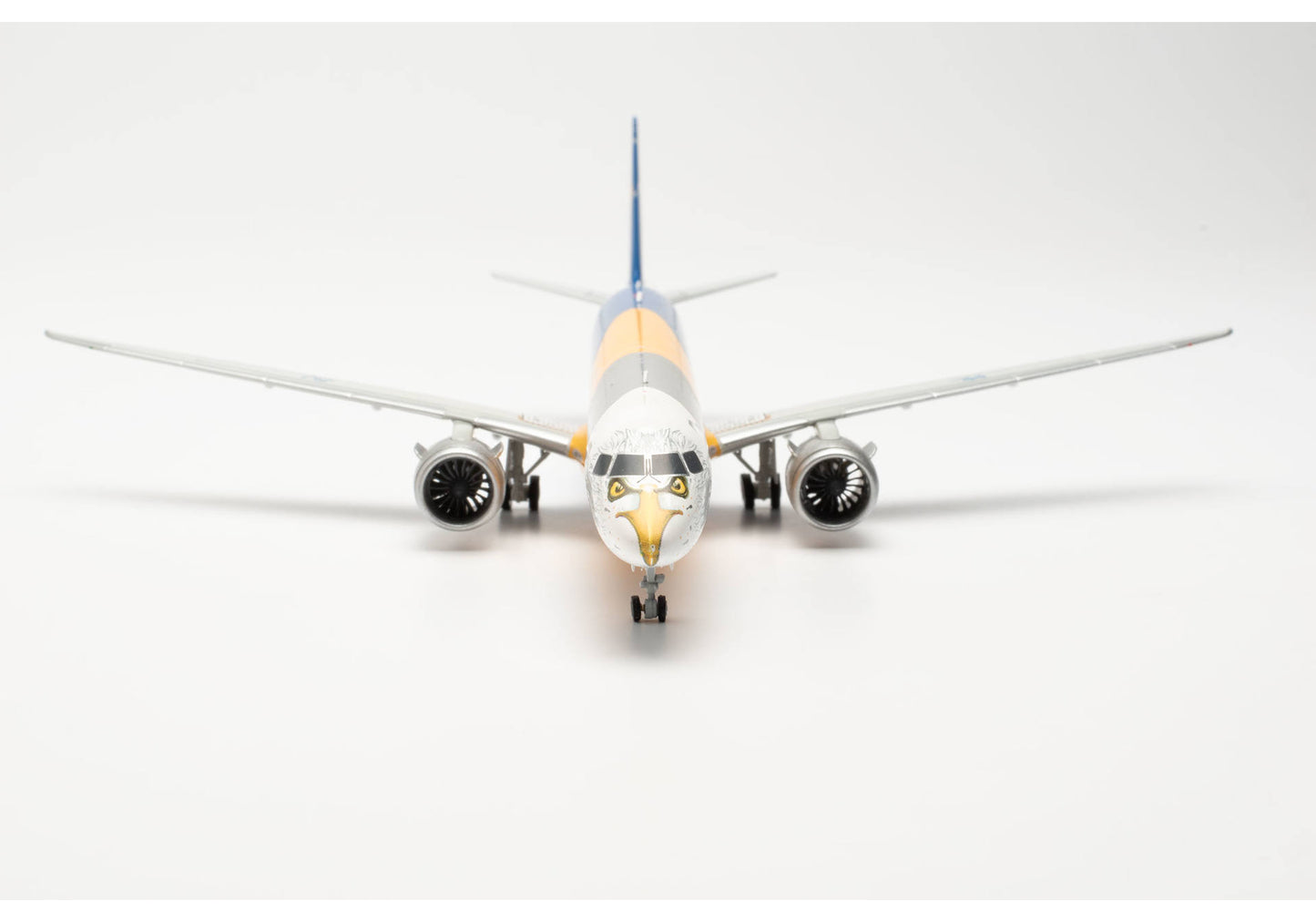 1/200 Embraer E195-E2 "Profit Hunter Golden Eagle" PR-ZIJ