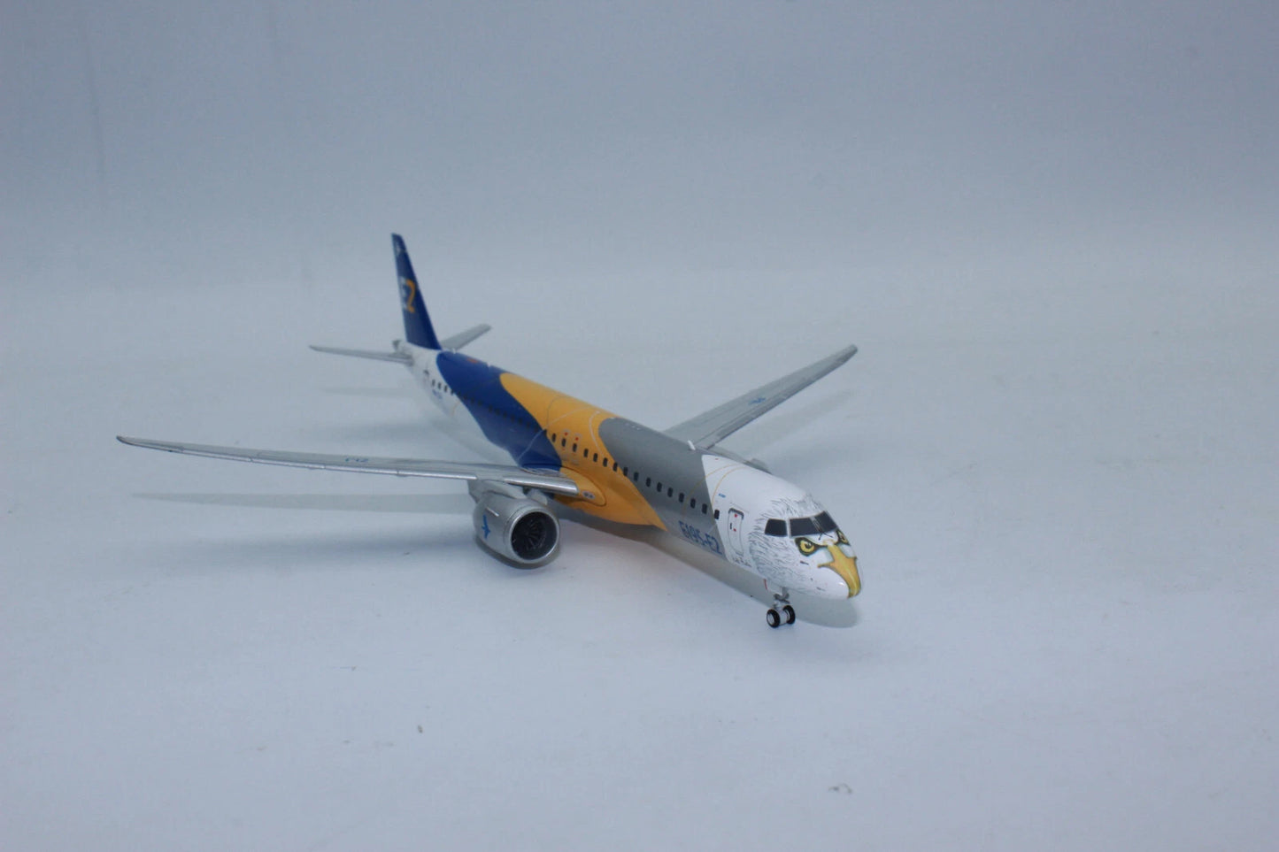 1/200 Embraer E195-E2 "Profit Hunter Golden Eagle" PR-ZIJ