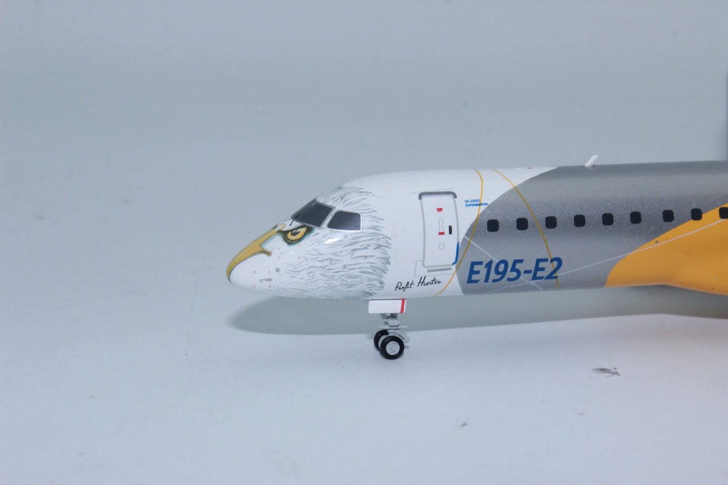 1/200 Embraer E195-E2 "Profit Hunter Golden Eagle" PR-ZIJ