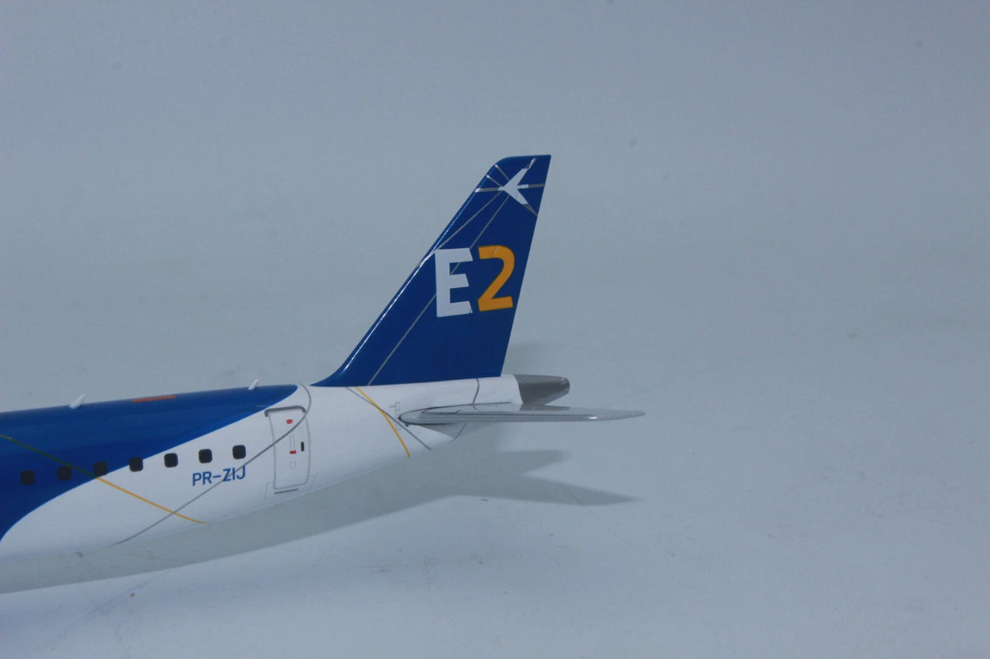1/200 Embraer E195-E2 "Profit Hunter Golden Eagle" PR-ZIJ