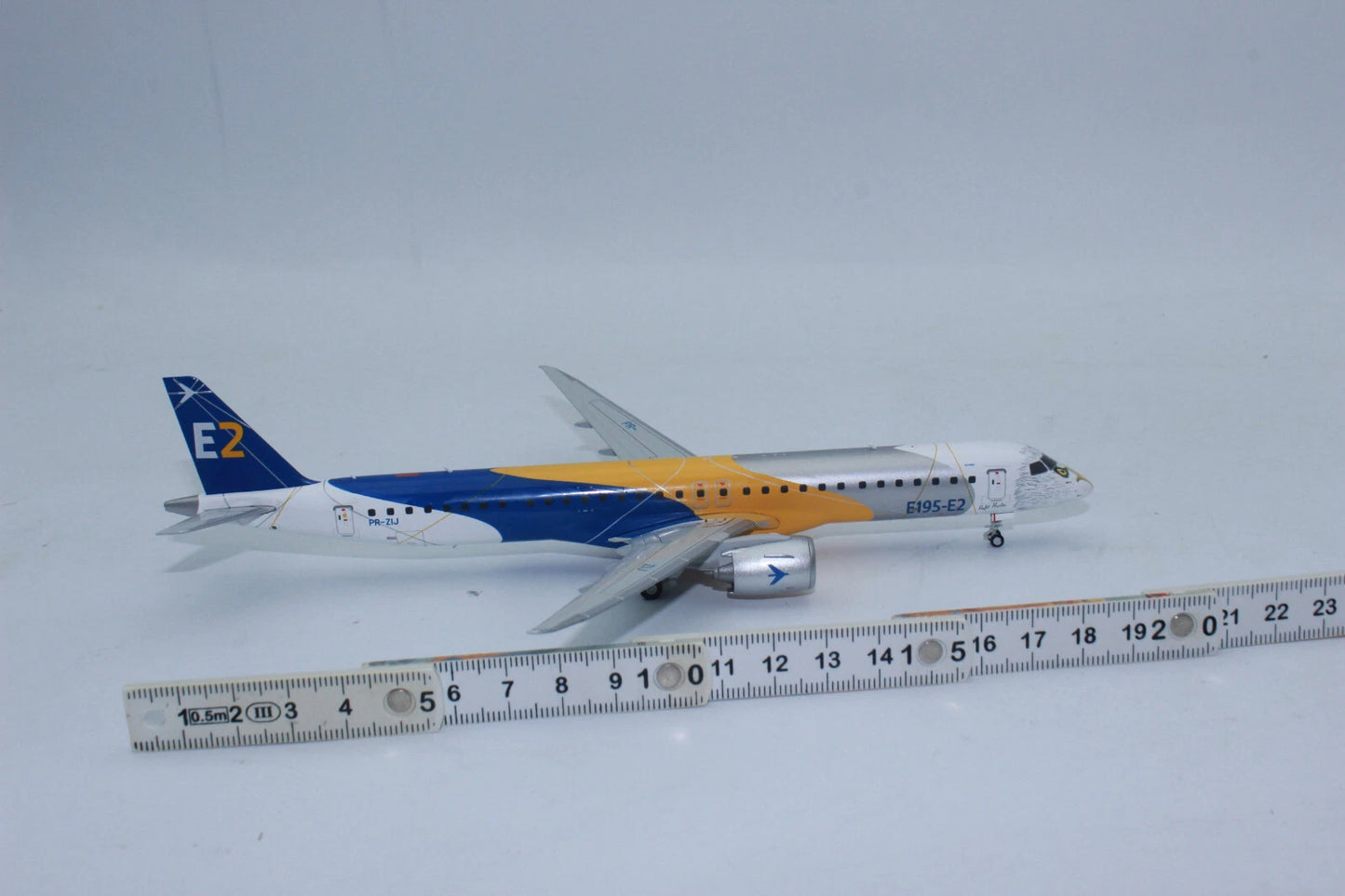1/200 Embraer E195-E2 "Profit Hunter Golden Eagle" PR-ZIJ