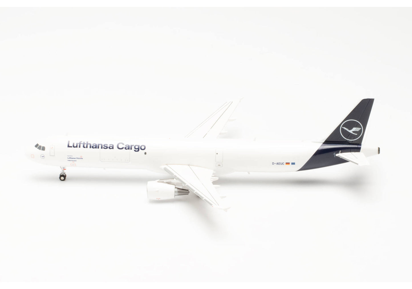 1/200 Lufthansa Cargo Airbus A321P2F D-AEUC "Hello Europe"