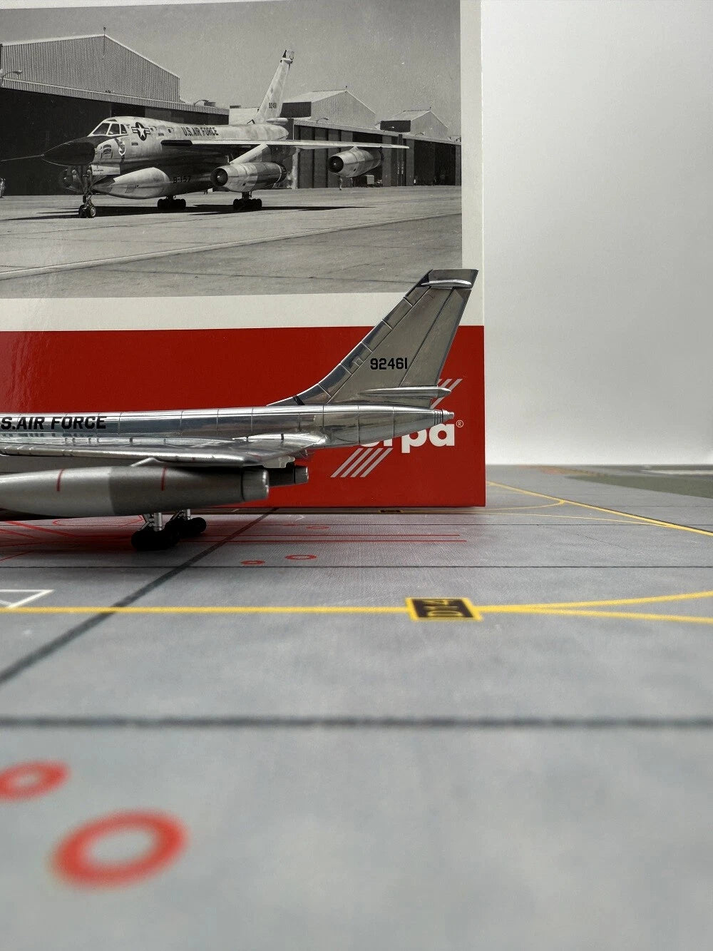 1/72 U.S. Air Force Convair B-58A Hustler 305th Bombardment Wing Bunker Hill Air Base "Hoosier Hustler" 59-2461