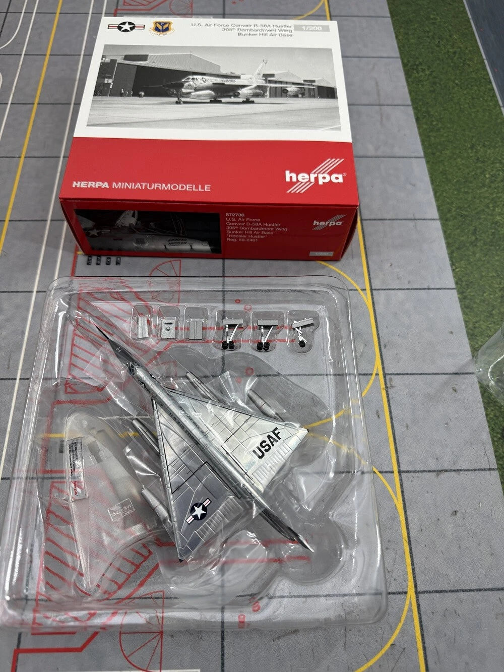 1/72 U.S. Air Force Convair B-58A Hustler 305th Bombardment Wing Bunker Hill Air Base "Hoosier Hustler" 59-2461
