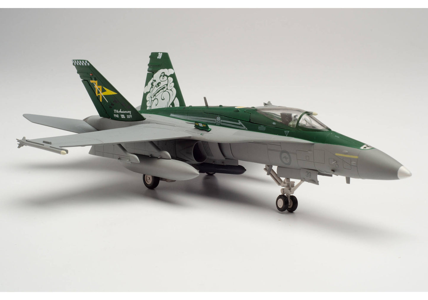 1/72 Royal Australian Air Force McDonnell Douglas F/A-18A Hornet No. 77 Squadron "77th Anniversary" Williamtown Air Base A21-39