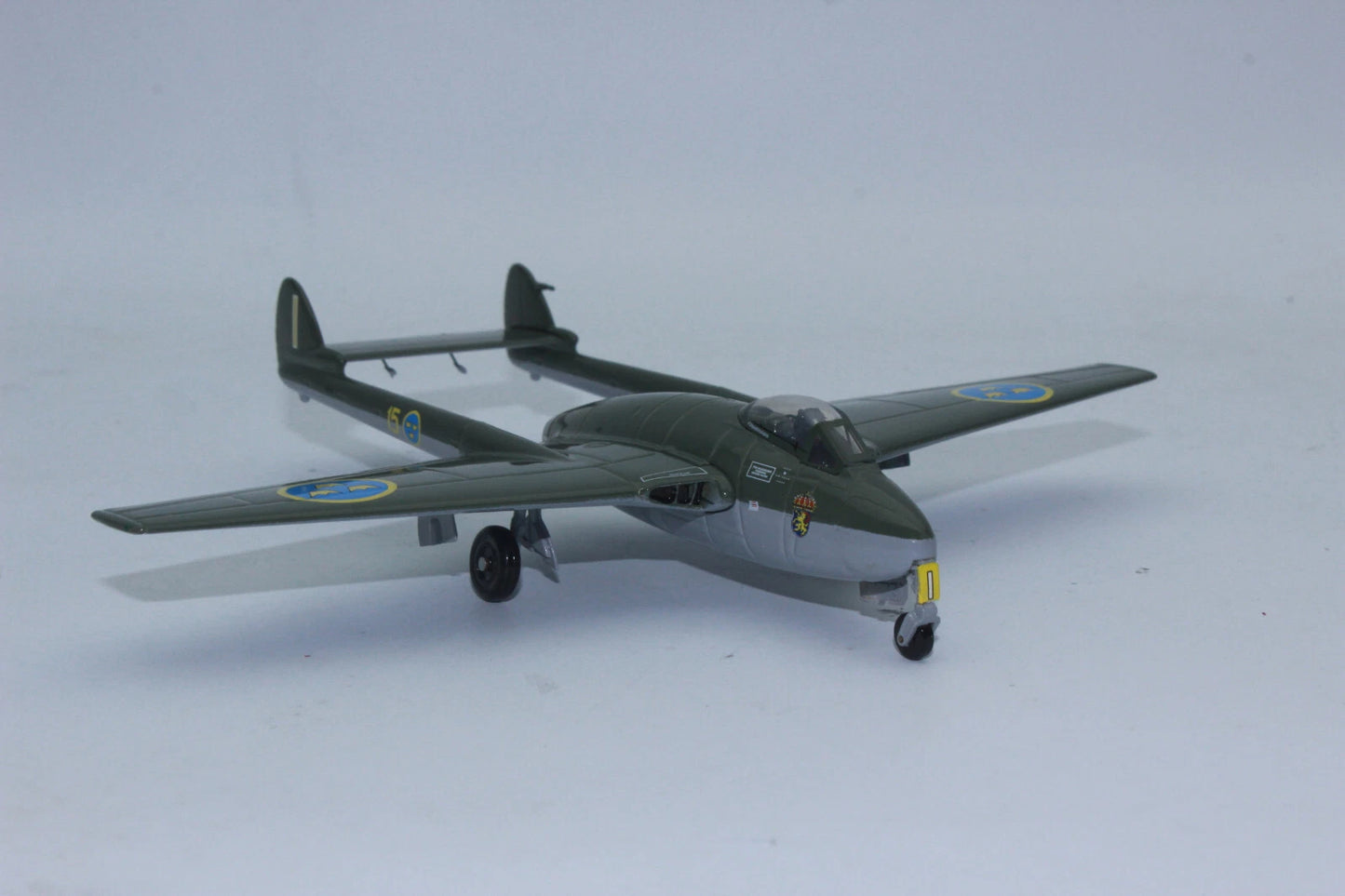 1/72 Royal Swedish Air Force De Havilland Vampire J 28B (FB.50) F 15 (Hälsinge Air Force Wing) Söderhamn Air Base 28219 / Yellow I