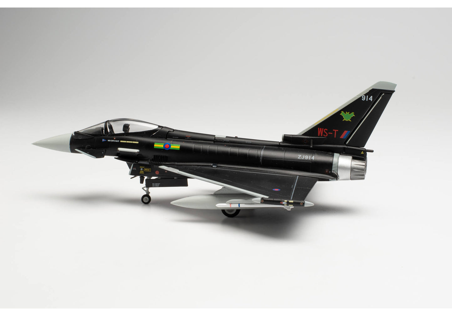 1/72 Eurofighter Typhoon No IX(B) Squadron RAF Lossiemouth "Batman" Agressor Scheme ZJ914 / WS-T