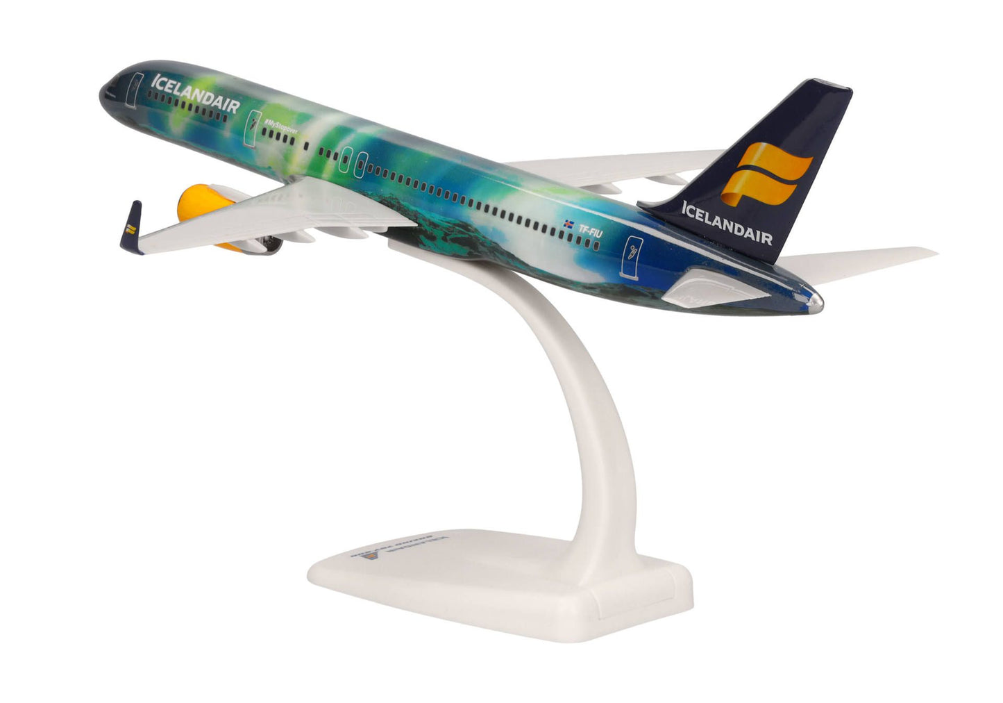 1/200 SNAP FIT Icelandair Boeing 757-200 TF-FIU