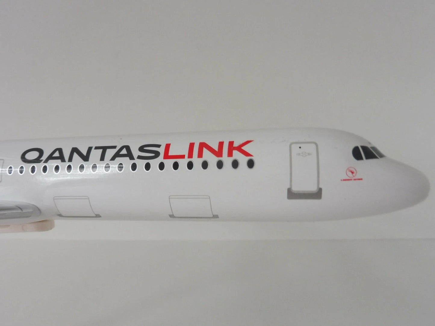 1/100 SNAP FIT QANTASLINK Fokker 100 VH-NHF