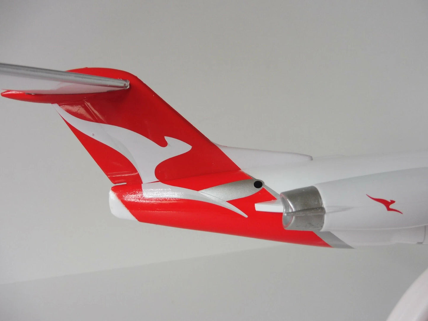 1/100 SNAP FIT QANTASLINK Fokker 100 VH-NHF
