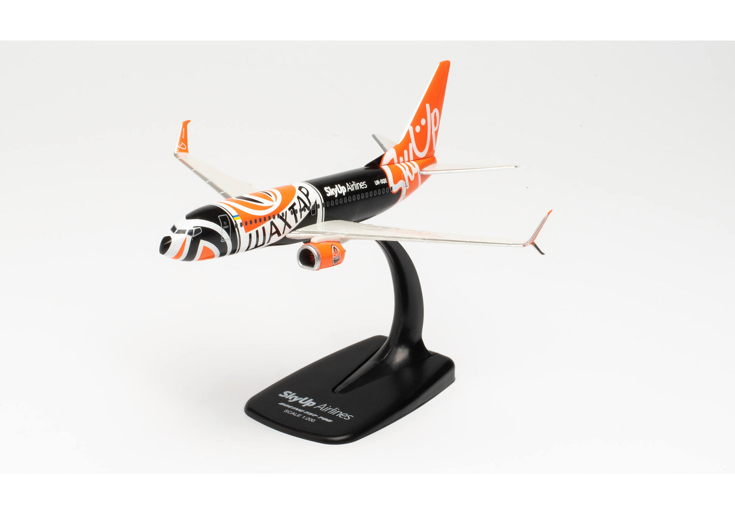1/200 SNAP FIT SkyUp Airlines Boeing 737-700 "Shaktar Donetsk" UR-SQE