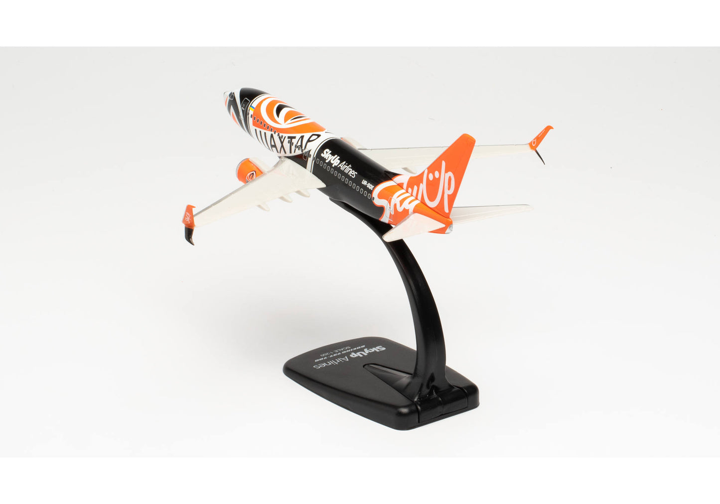 1/200 SNAP FIT SkyUp Airlines Boeing 737-700 "Shaktar Donetsk" UR-SQE