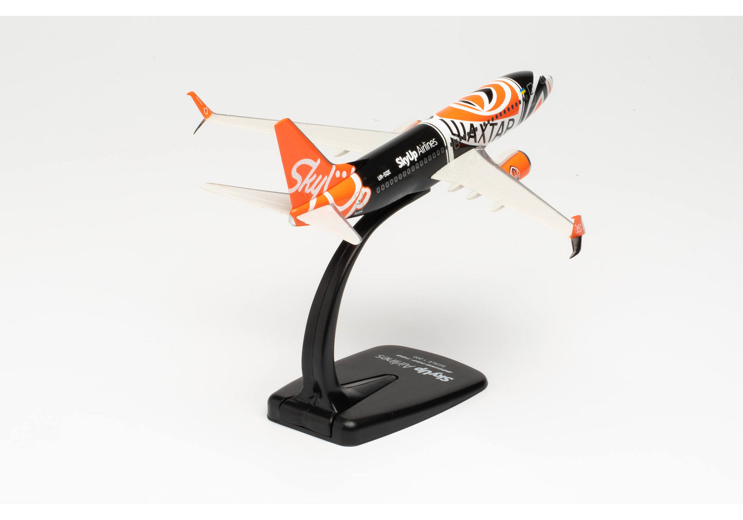 1/200 SNAP FIT SkyUp Airlines Boeing 737-700 "Shaktar Donetsk" UR-SQE