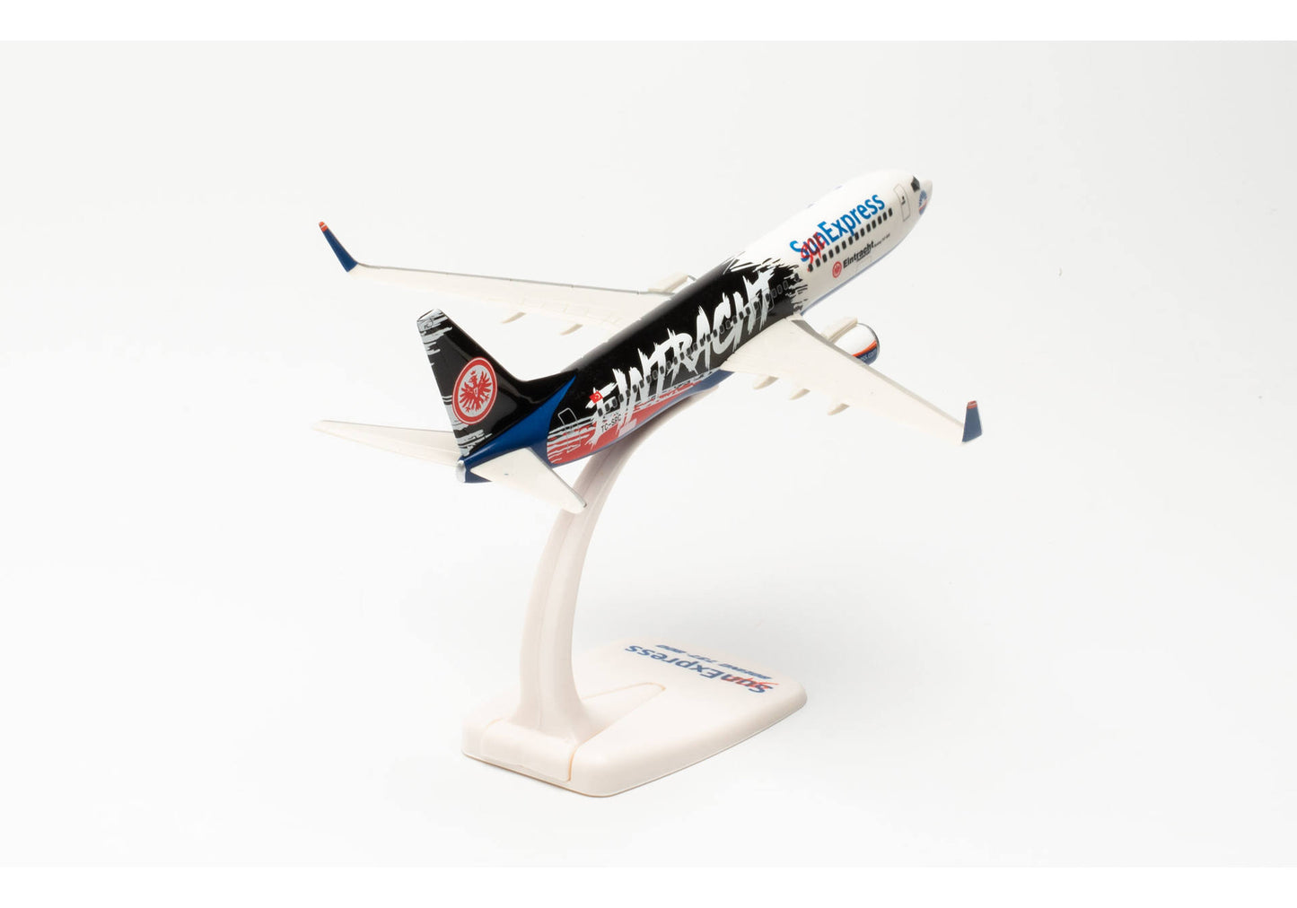 1/200 SNAP FIT Sun Express Boeing 737-800 "Eintracht Frankfurt SGE Express" TC-SRC