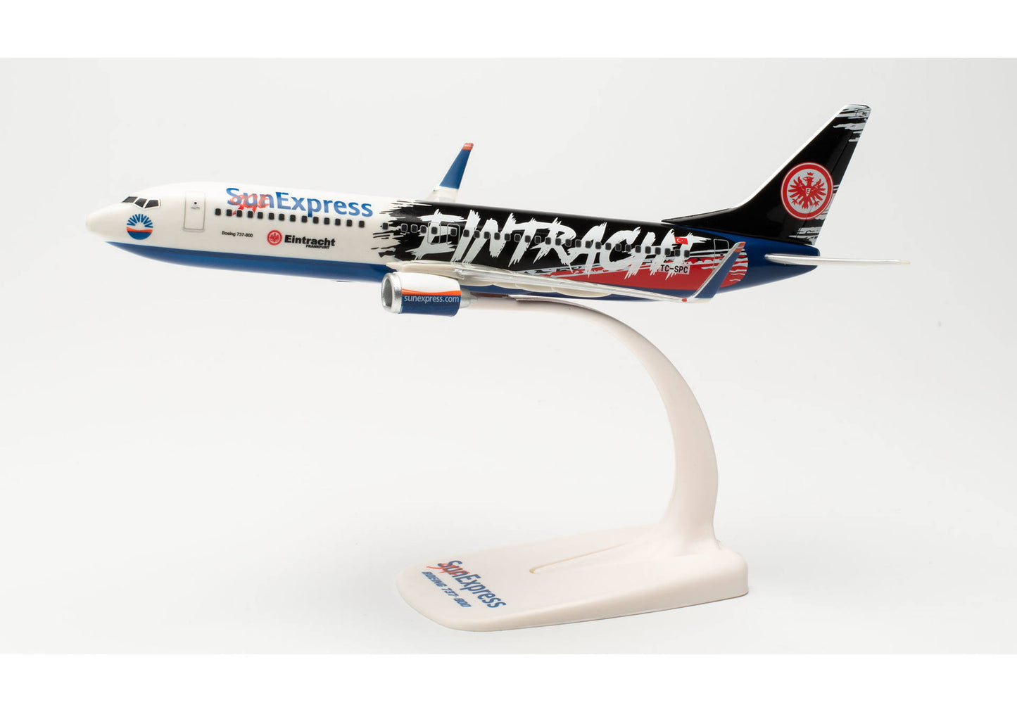 1/200 SNAP FIT Sun Express Boeing 737-800 "Eintracht Frankfurt SGE Express" TC-SRC