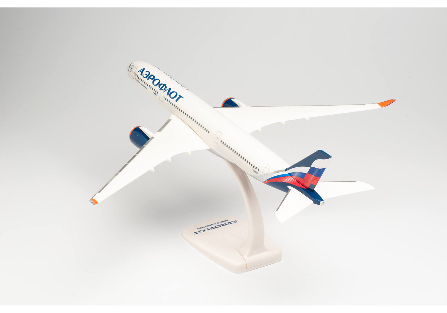 1/200 SNAP FIT Aeroflot Airbus A350-900 VQ-BFY "P. Tchaikovsky"