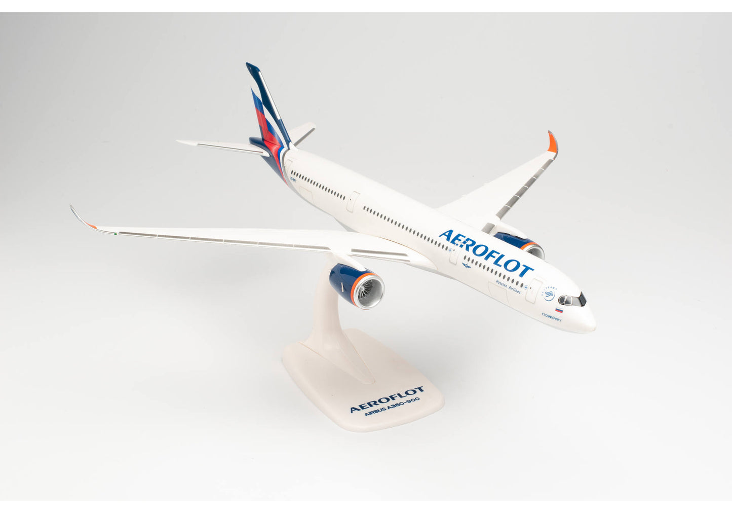 1/200 SNAP FIT Aeroflot Airbus A350-900 VQ-BFY "P. Tchaikovsky"