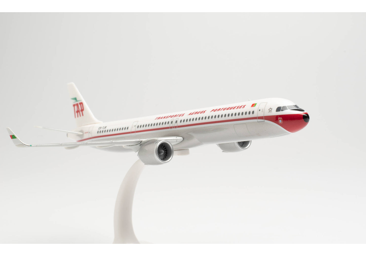 1/200 SNAP FIT TAP Air Portugal Airbus A321neo Retro 75th Anniversary Colors CS-TJR