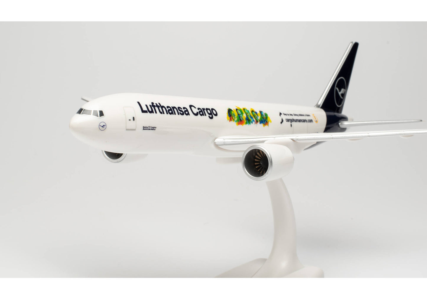 1/200 SNAP FIT Lufthansa Cargo Boeing 777F "Cargo Human Care" D-ALFI "Buenos DÃas México"