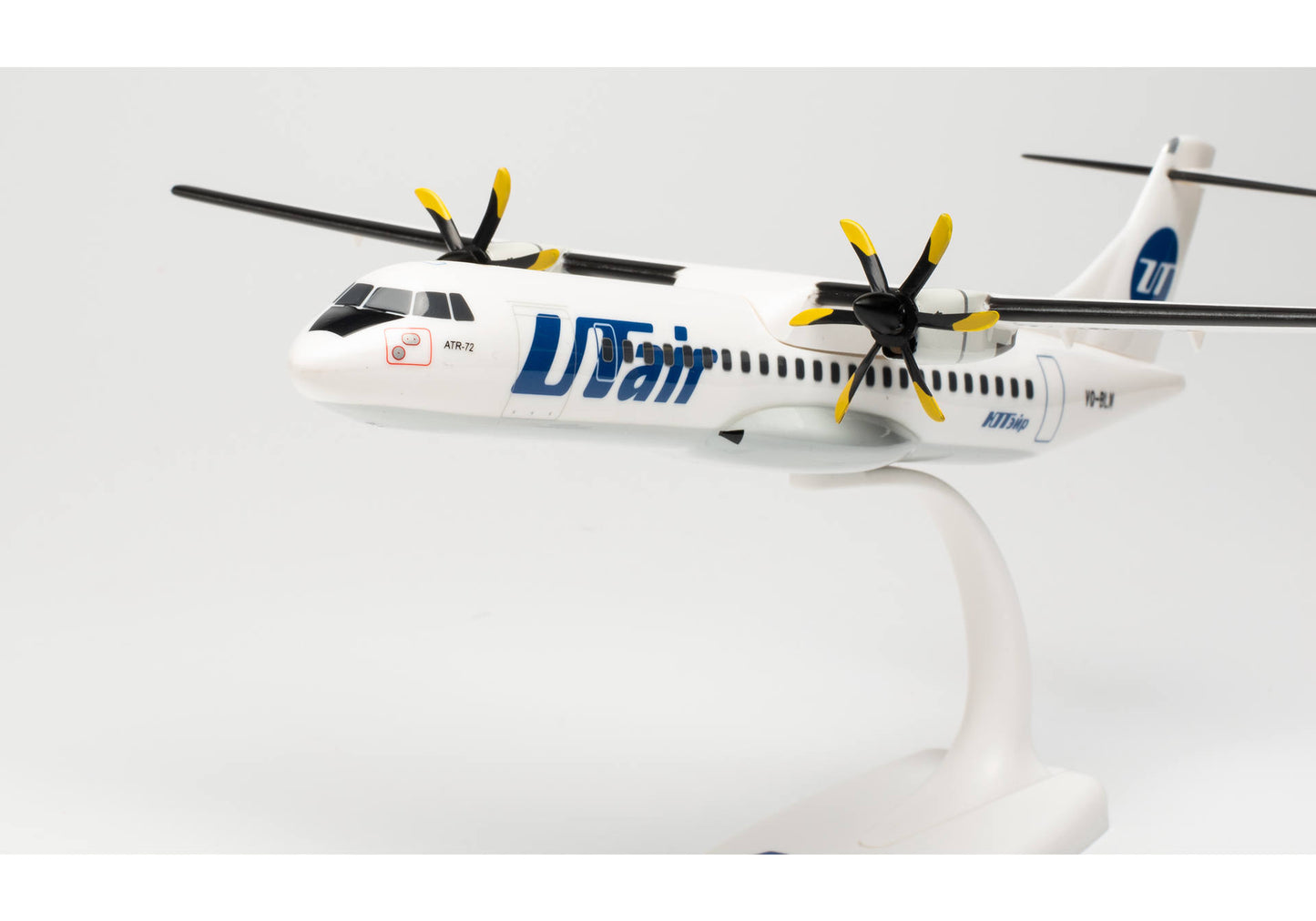 1/100 SNAP FIT Utair ATR-72-500 VQ-BLM