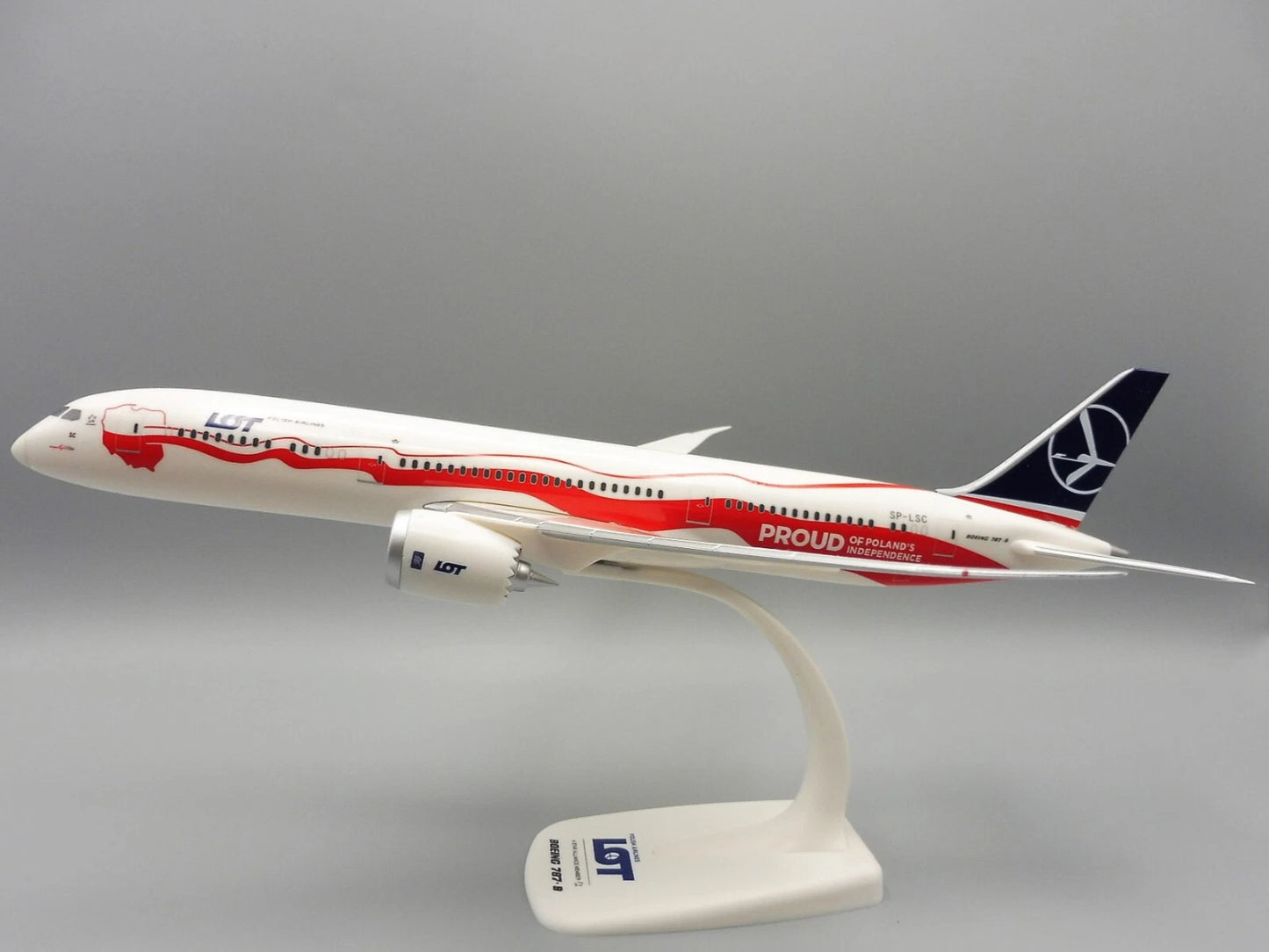 1/200 SNAP FIT LOT Polish Airlines Boeing 787-9 "Proud of Poland's Independence" SP-LSC