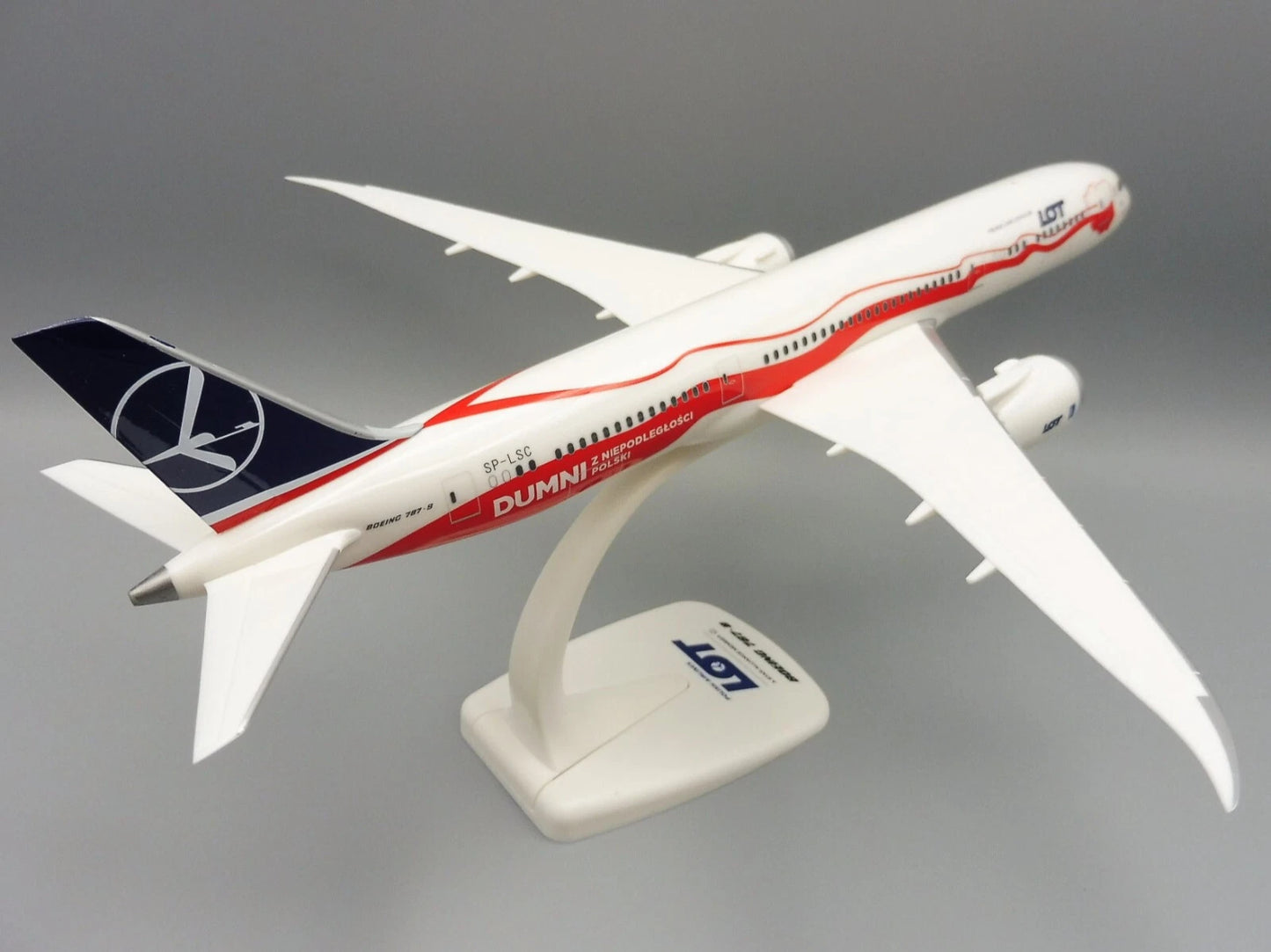 1/200 SNAP FIT LOT Polish Airlines Boeing 787-9 "Proud of Poland's Independence" SP-LSC