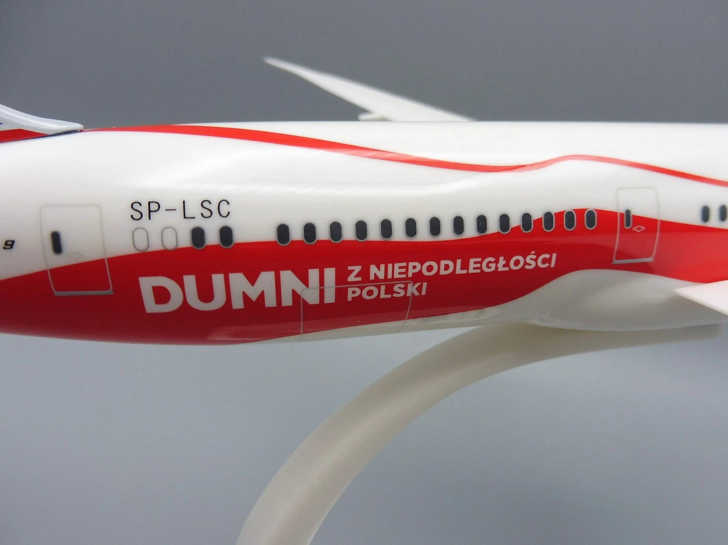 1/200 SNAP FIT LOT Polish Airlines Boeing 787-9 "Proud of Poland's Independence" SP-LSC