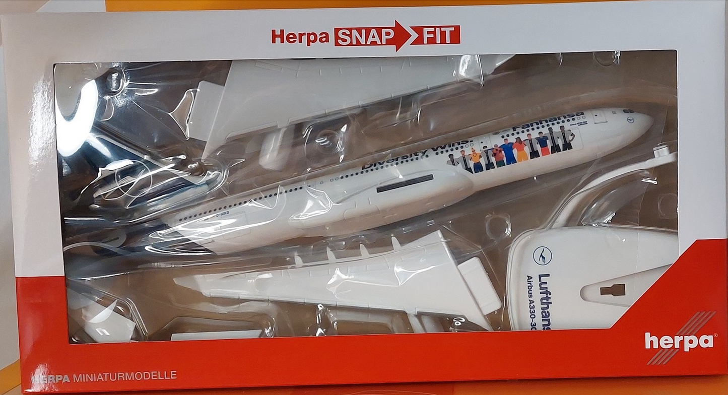 1/200 SNAP FIT Lufthansa Airbus A330-300 "Fanhansa Diversity Wins" D-AIKQ