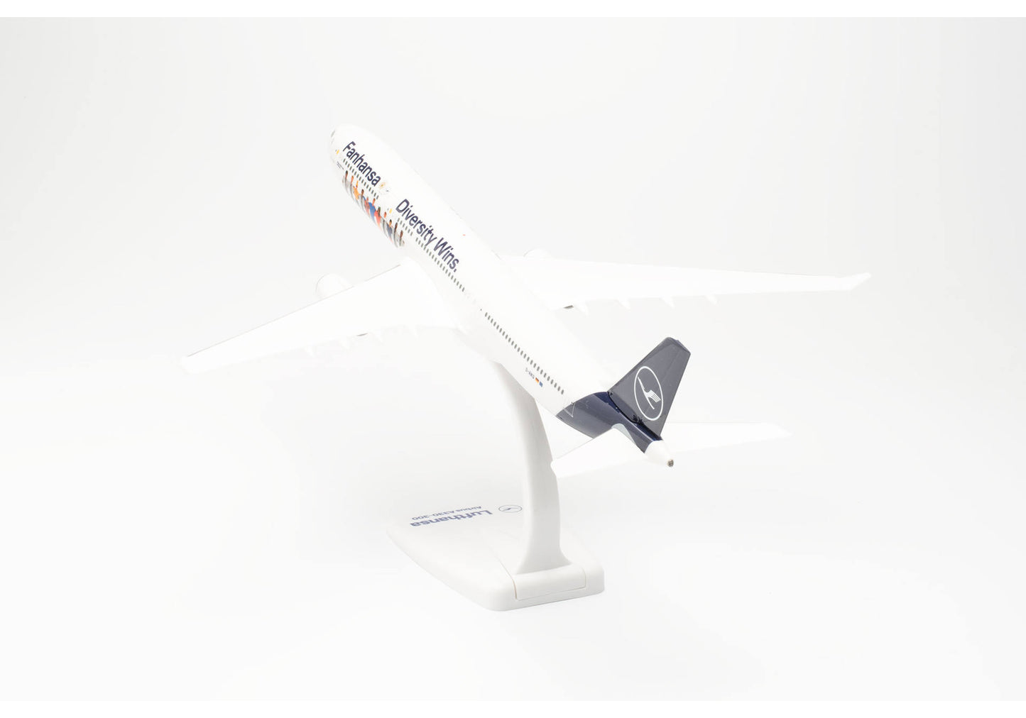 1/200 SNAP FIT Lufthansa Airbus A330-300 "Fanhansa Diversity Wins" D-AIKQ