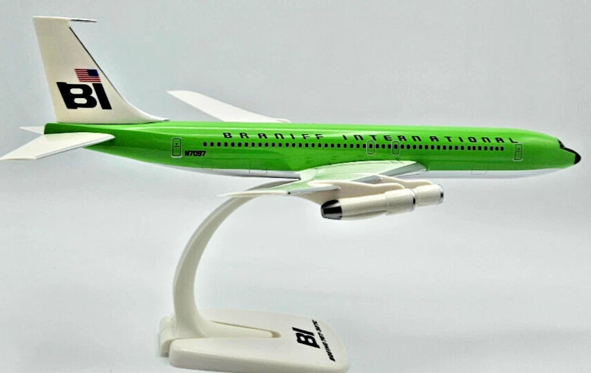 1/144 SNAP FIT Braniff International Boeing 707-320 Solid Lime Green N7097
